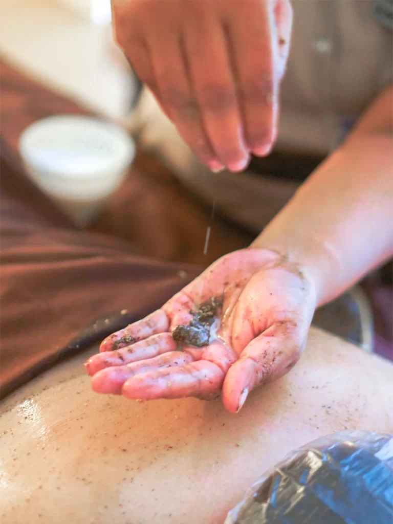 ระเบิดขี้ไคลและนวดไทย at EAZE Spa Phuket